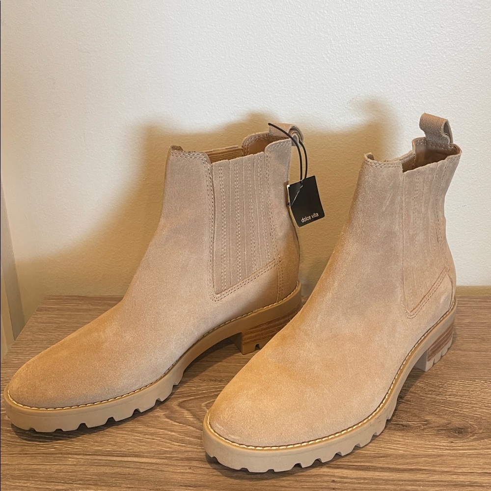 NWT Dolce Vita "Frayo" Boot -Taupe  Size 8